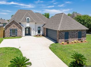 19934 Pecan Hill Dr, Zachary, LA 70791