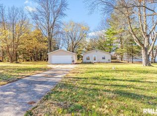 5607 Prairie School Rd, Riverton, IL 62561