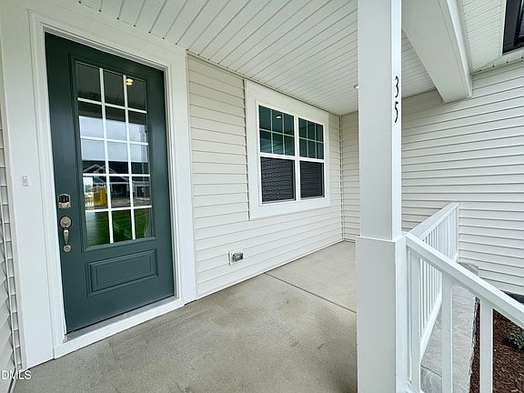 4th image of 35 Windward Pl