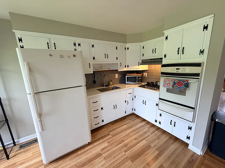 349 Mary St — Photo 4
