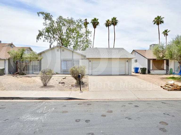4265 E Vineyard Rd — Photo 1