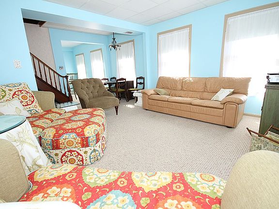 Wide and bright living room!