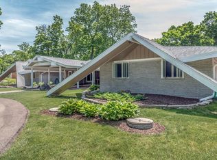 36751 Hollyhock Woods Dr, Summit, WI 53066