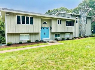 2956 Tower Hill Rd, Saunderstown, RI 02874