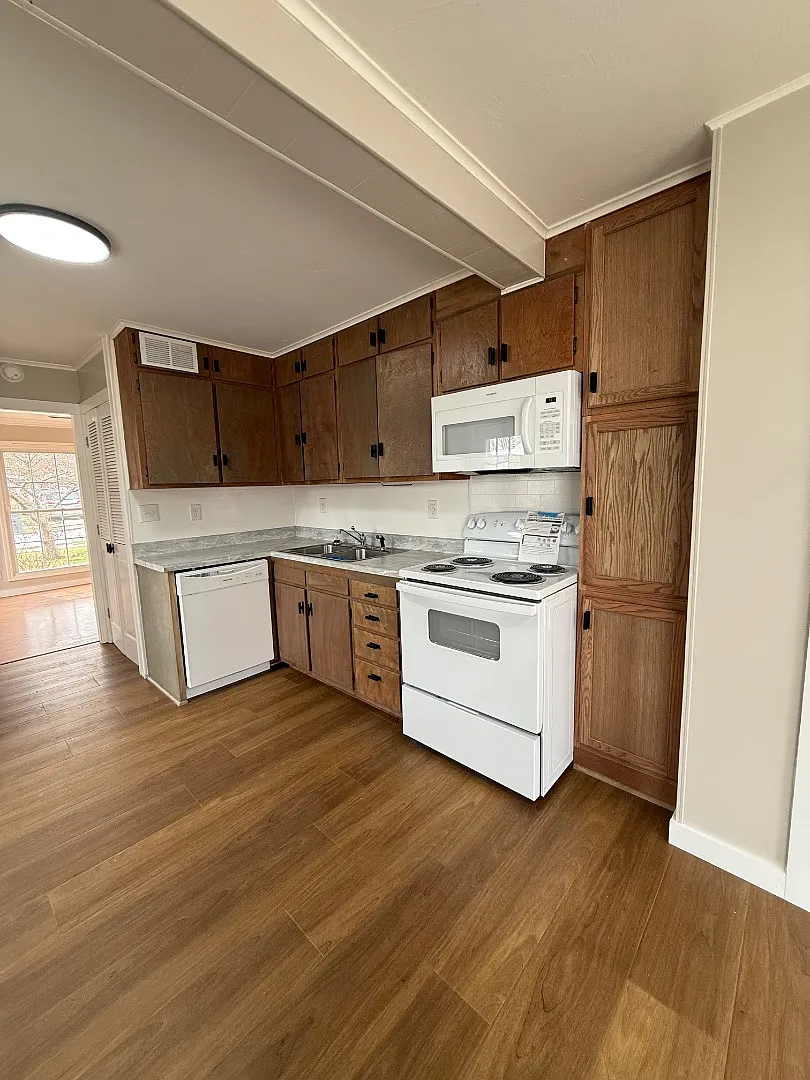 Unit Photo - 305 Cherokee Village Dr