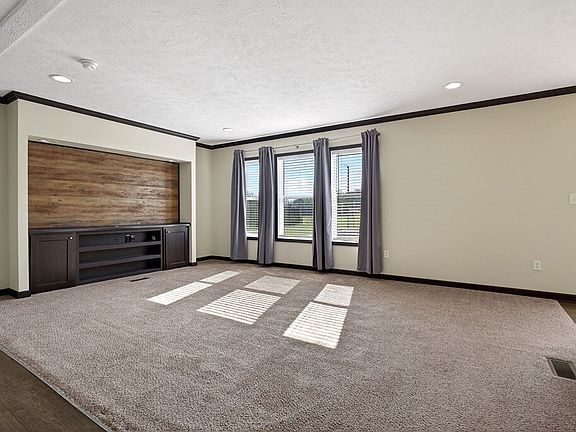 4th image of 297 Martin Ridge Ln