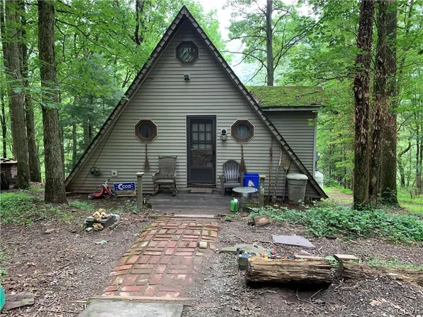 6 1st Ln, Jim Thorpe, PA 18229