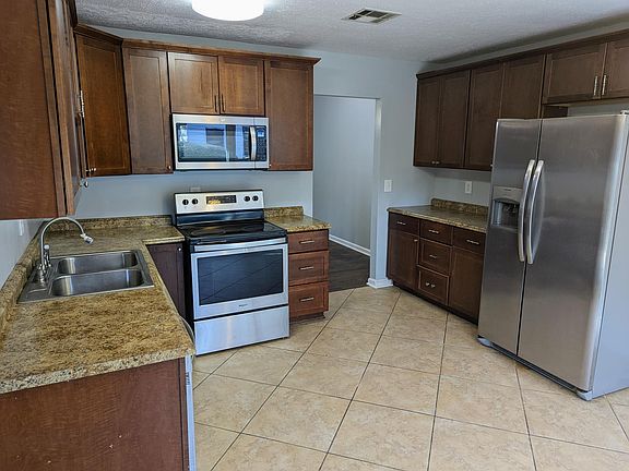 4th image of 1206 Hillman St