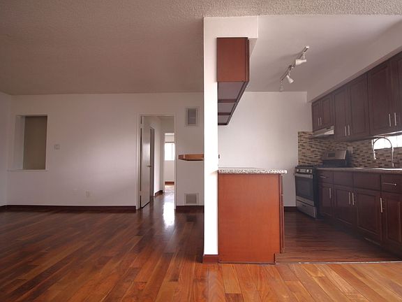 4th image of 7121 Woodman Ave APT 14