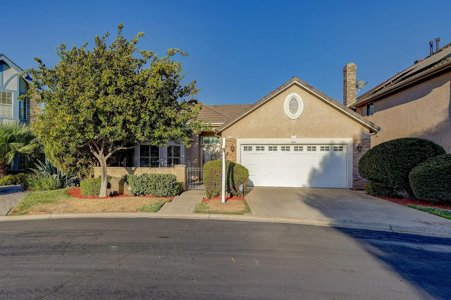 1753 Stonebrook Ln E photo 1