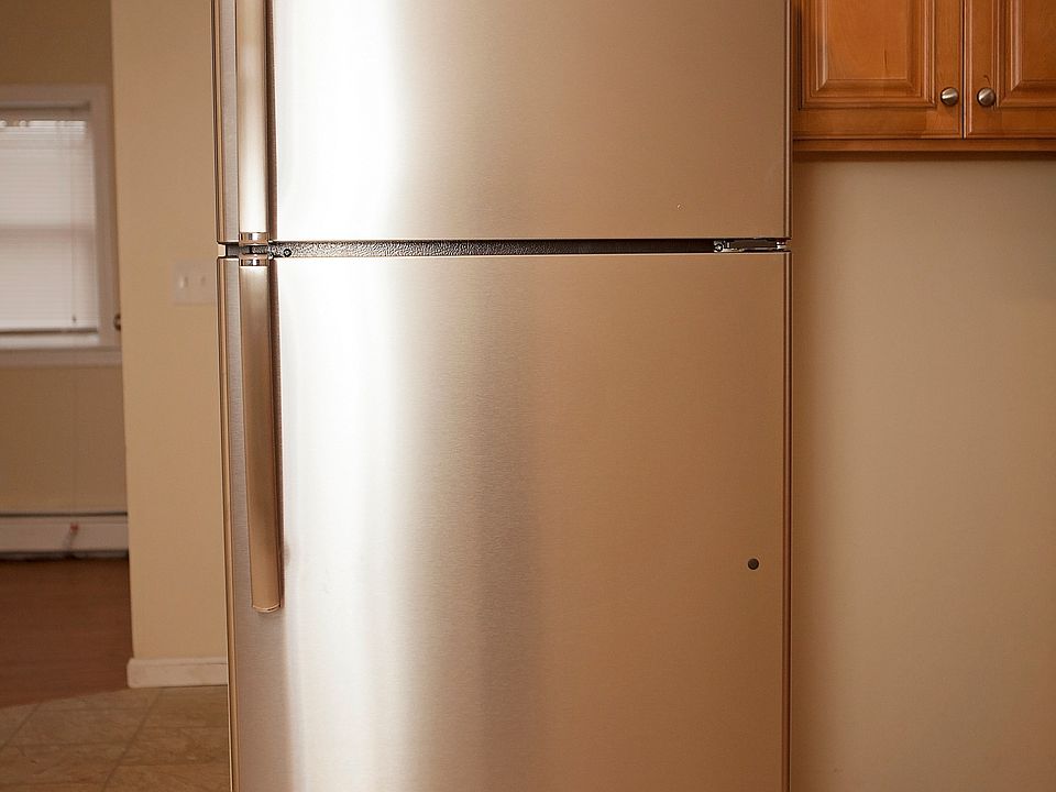 2nd image of 970 Mineral Spring Ave #2