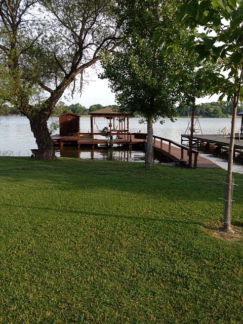1st image of 411 Lakewood Dr