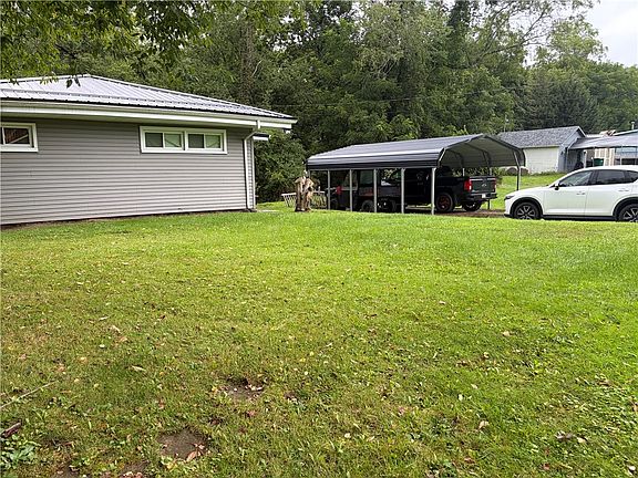 3rd image of 2301 Graceland Rd