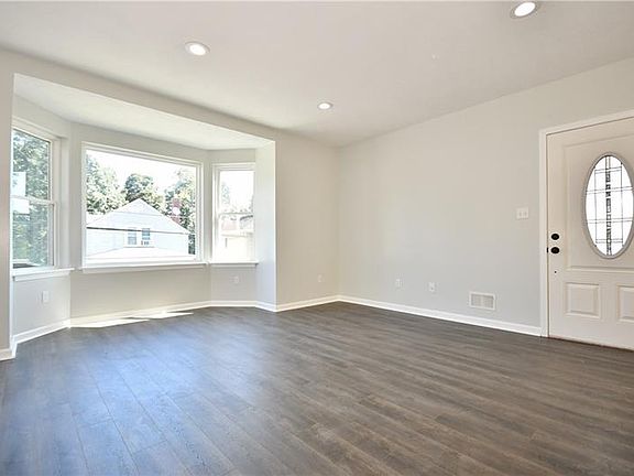 5th image of 248 Saint Clair St