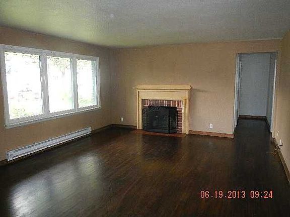 3rd image of 301 N Zillah St