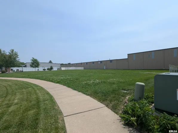 W Correll Ct, Bartonville, IL 61607