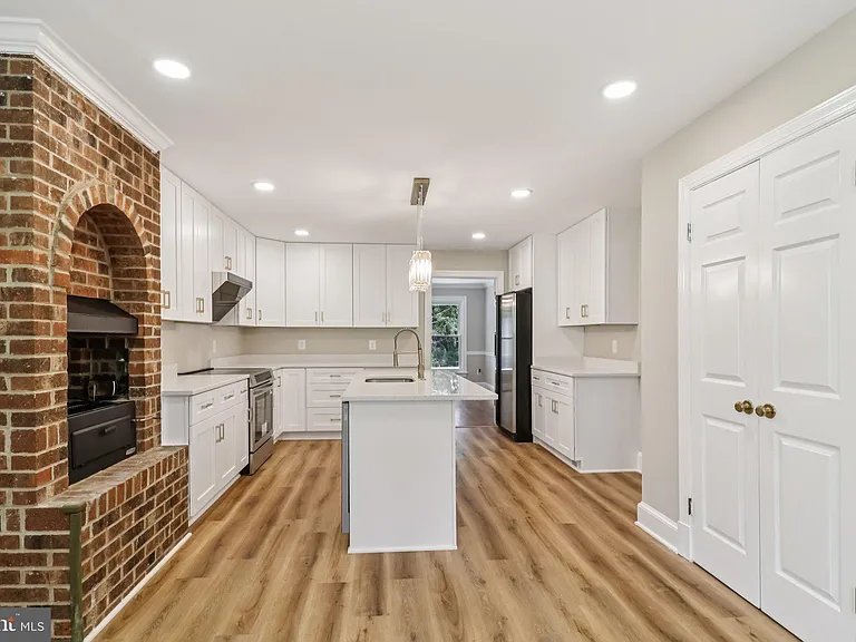 7518 Old Dominion Dr — Photo 16