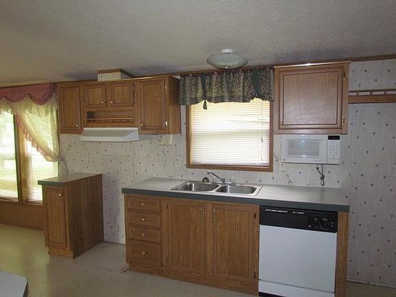4th image of 6915 Midway Dr