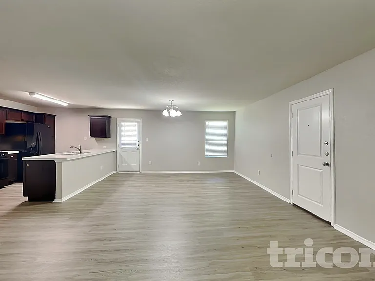 8506 Amistad Cv — Photo 3