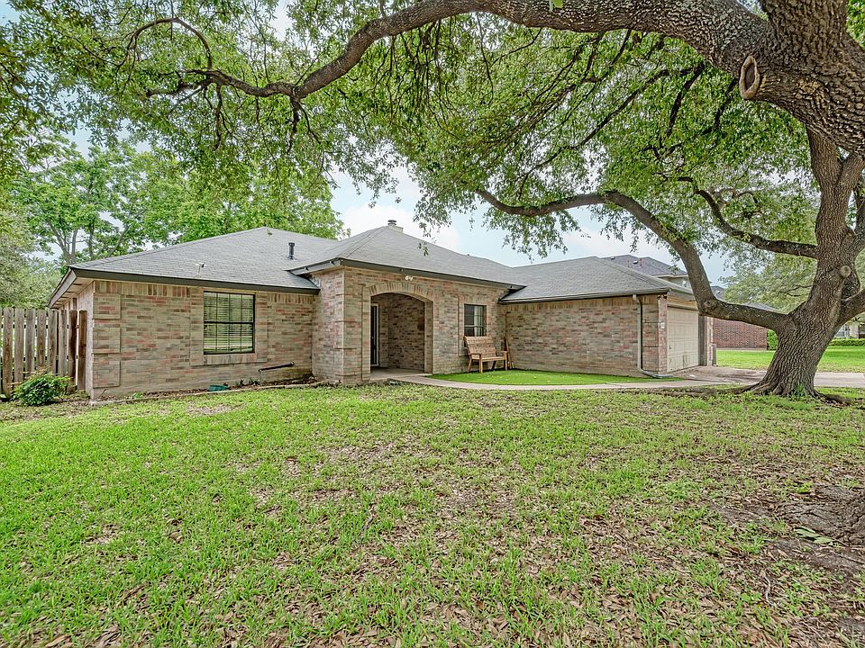 1st image of 403 Hickory Ridge Trl