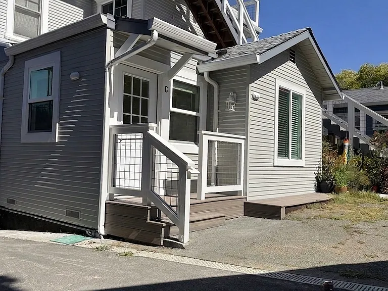 125 Willow Ave #C — Photo 4
