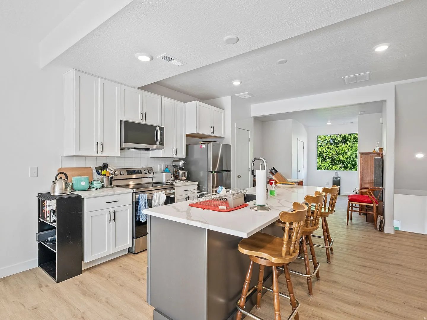 Stunning 2 Bed 2.5 Bath Townhome in Millcreek! — Photo 4