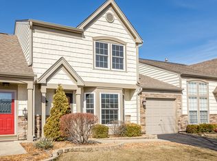 1318 Gloucester Cir, Carol Stream, IL 60188