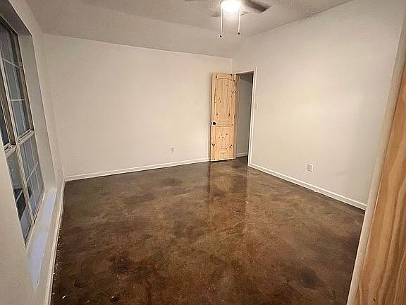 4th image of 153 Wood Manor Ln