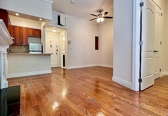 5th image of 224 W 72nd St APT 2R