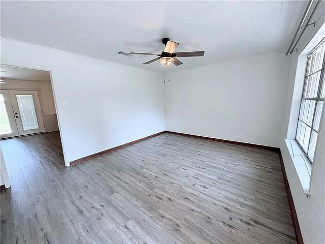 3 bed, 2.0 bath, 1650 sqft, $2,250 — Photo 2