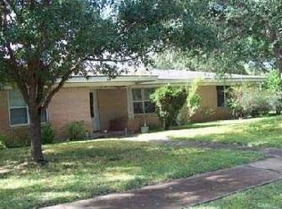 1305 Kingfisher Dr, Beeville, TX 78102