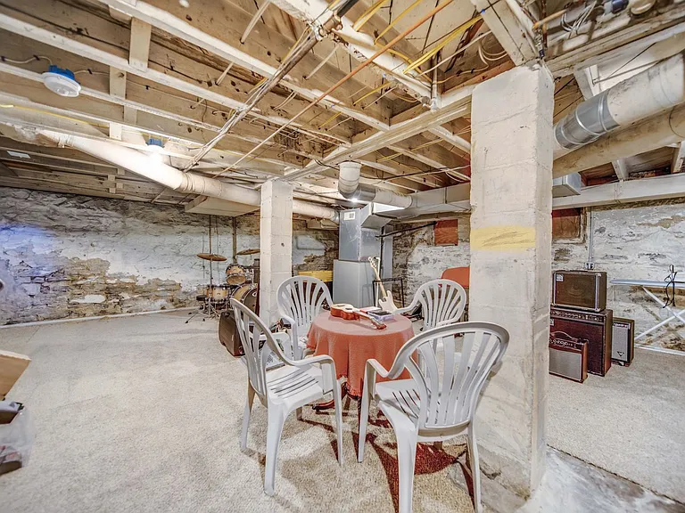 2405 Summit St — Photo 46