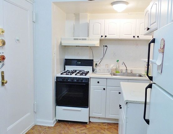 4th image of 3930 52nd St APT 4E
