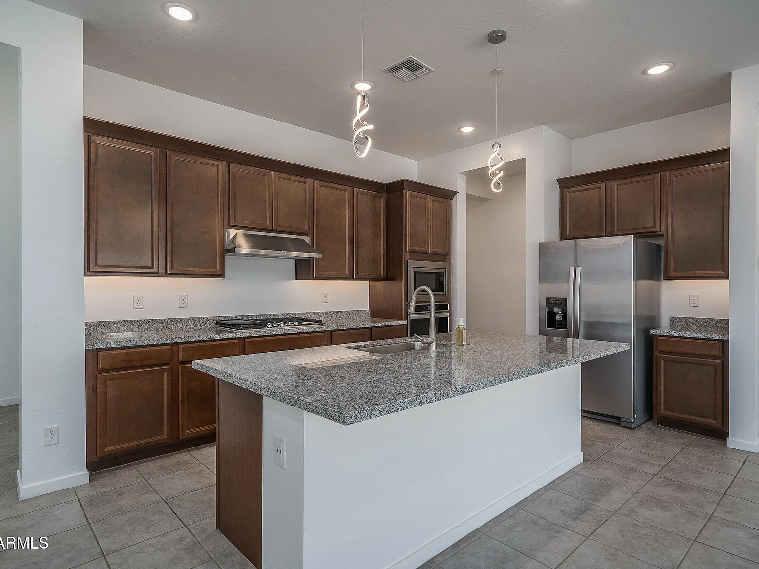 3 bed, 2.0 bath, 1931 sqft, $2,499 — Photo 3