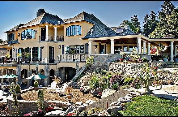 Panoramic Mt & River Views