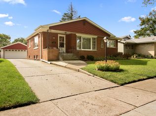 222 W Maple Dr, Chicago Heights, IL 60411