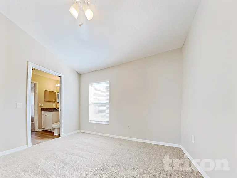 10041 Creek Bluff Dr — Photo 10