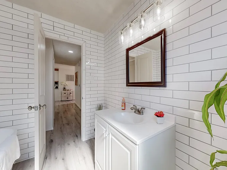 1621 Lafayette Dr NE — Photo 35