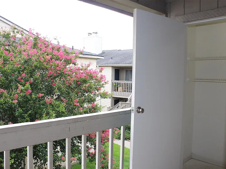 3919 Fairmont Pkwy #200 — Photo 2