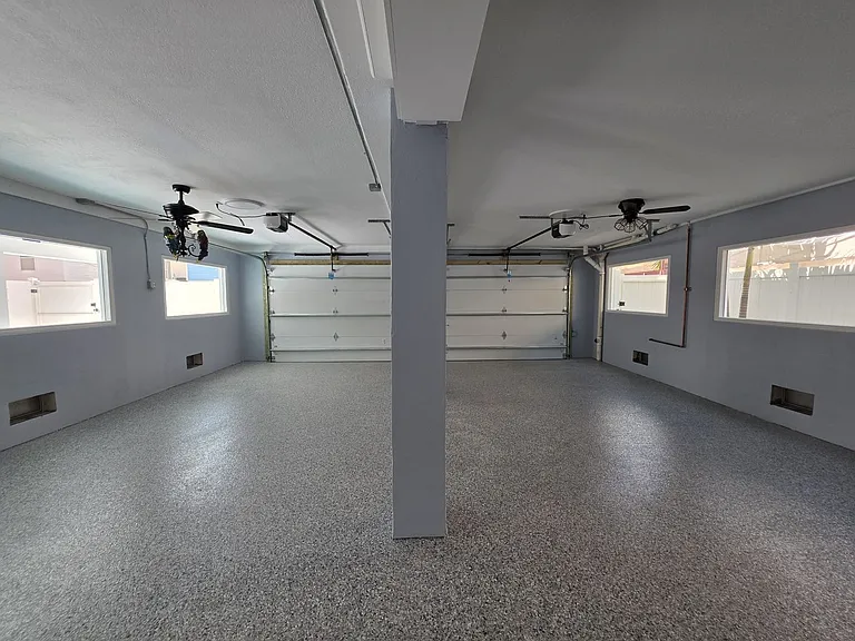 2921 Dupont St S — Photo 34