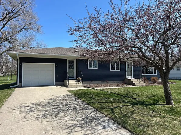 104 3rd St, Prinsburg, MN 56281