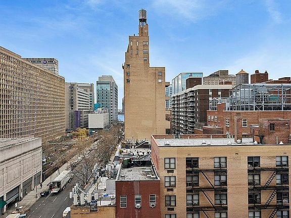 3rd image of 250 E 30th St APT 9C