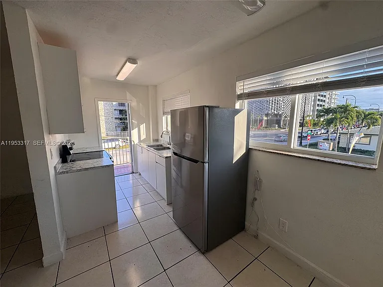 1595 NE 125th St #6 — Photo 3