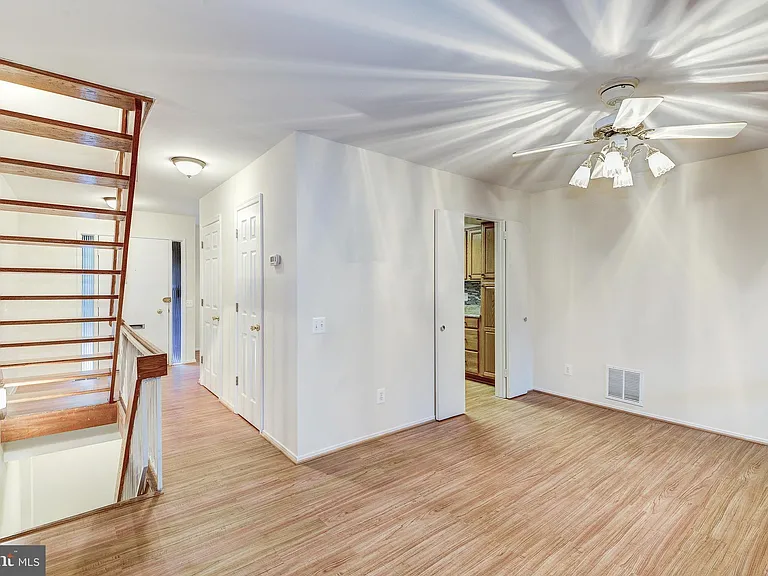 1502 Farsta Ct — Photo 7