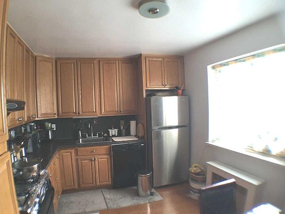 3rd image of 2909 137th Street #5