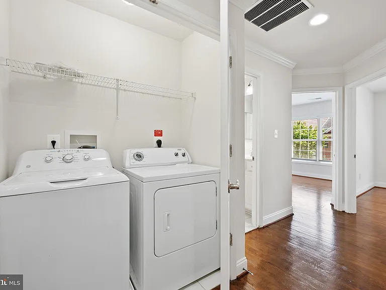 8342 Broderick Cir — Photo 21