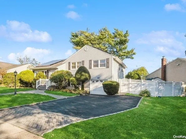 697 Wenwood Drive, East Meadow, NY 11554