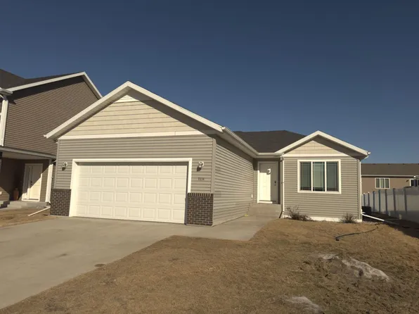 1114 46th Ave S, Moorhead, MN 56560