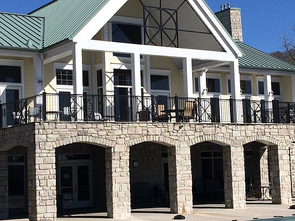 Community Clobhouse/ Pool