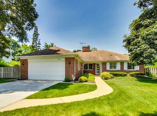906 Windsor Rd, Glenview, IL 60025